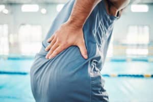 man experiencing chronic back pains | acute vs chronic back pain